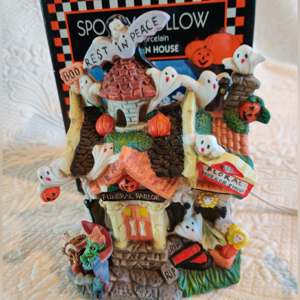Vintage Spooky Hollow Lighted Porcelain  House Decoration w/ Box 1997